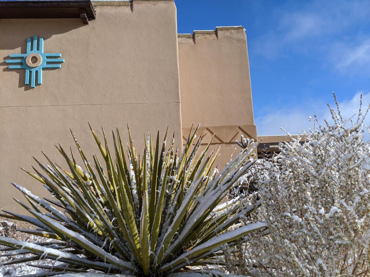 Sagebrush Inn & Suites Taos Exterior photo