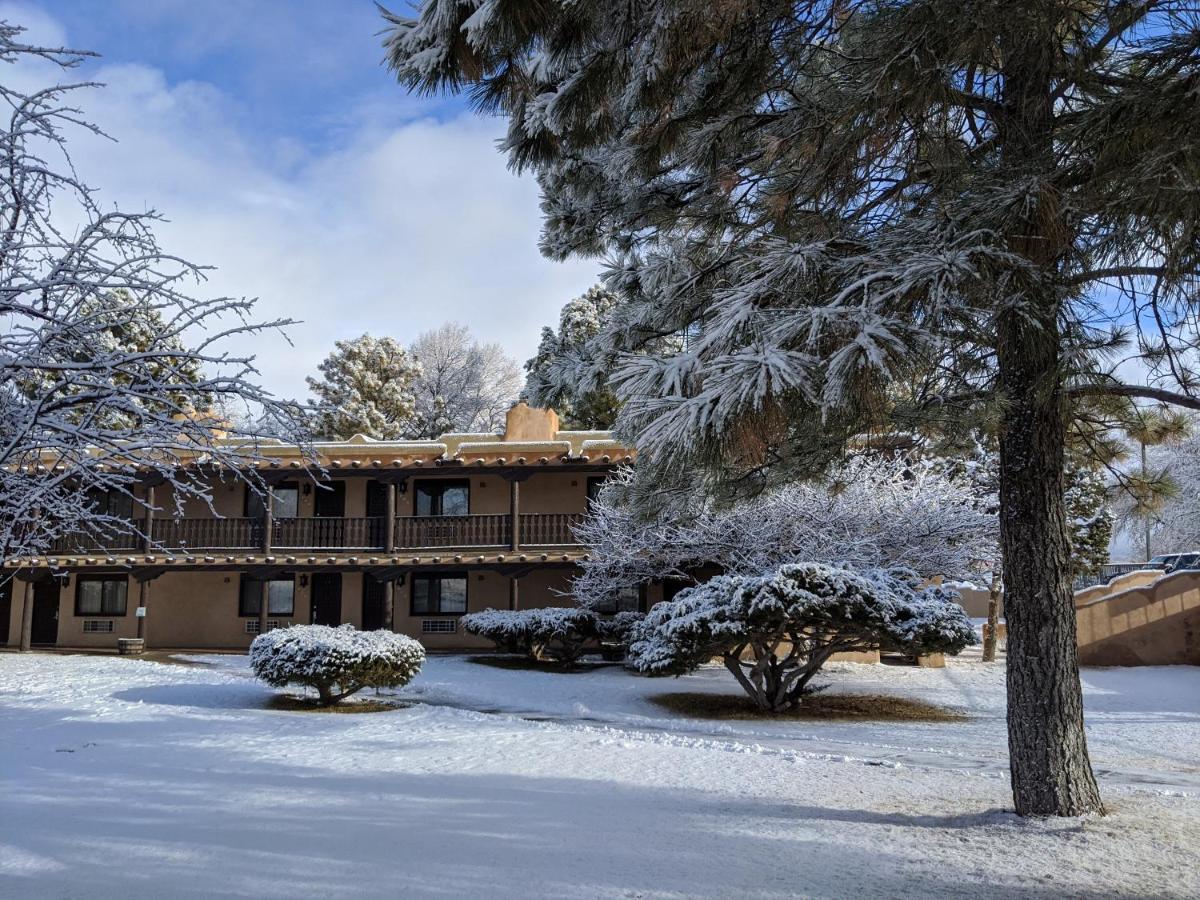 Sagebrush Inn & Suites Taos Exterior photo