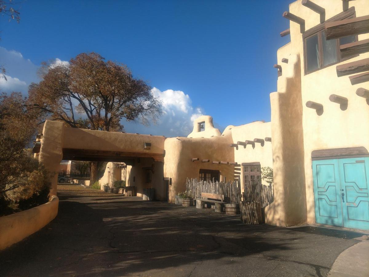 Sagebrush Inn & Suites Taos Exterior photo