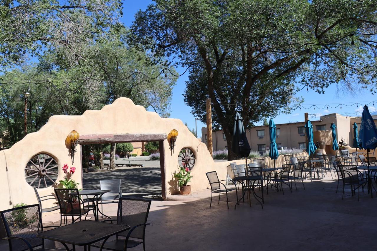 Sagebrush Inn & Suites Taos Exterior photo