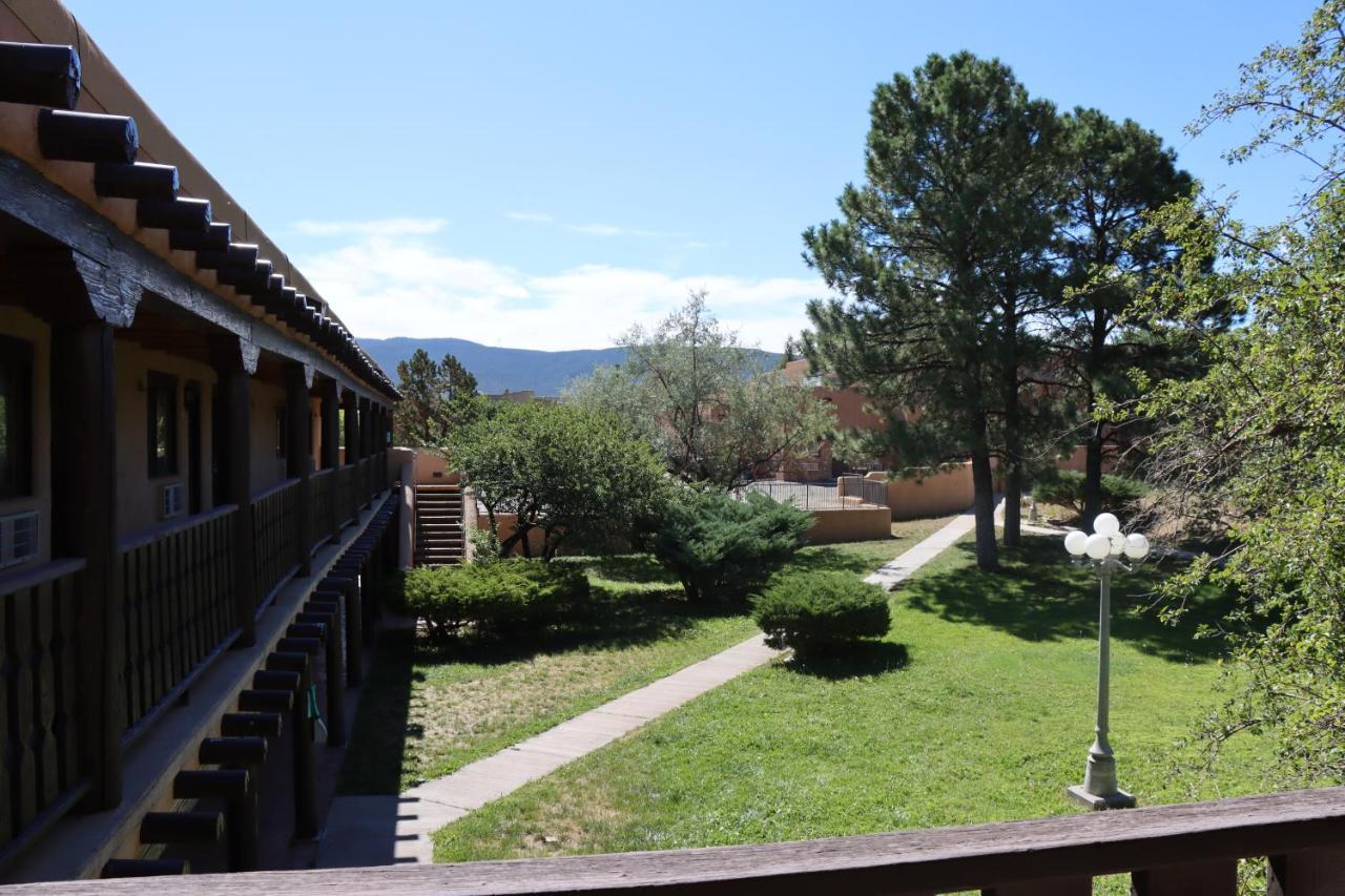 Sagebrush Inn & Suites Taos Exterior photo