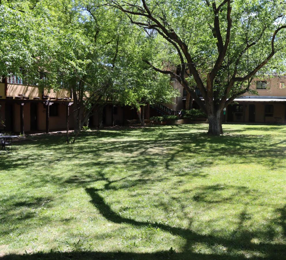 Sagebrush Inn & Suites Taos Exterior photo