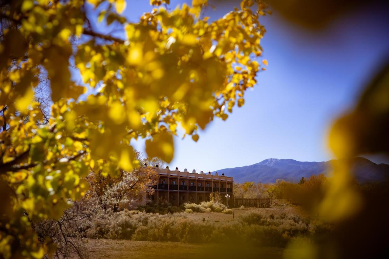 Sagebrush Inn & Suites Taos Exterior photo