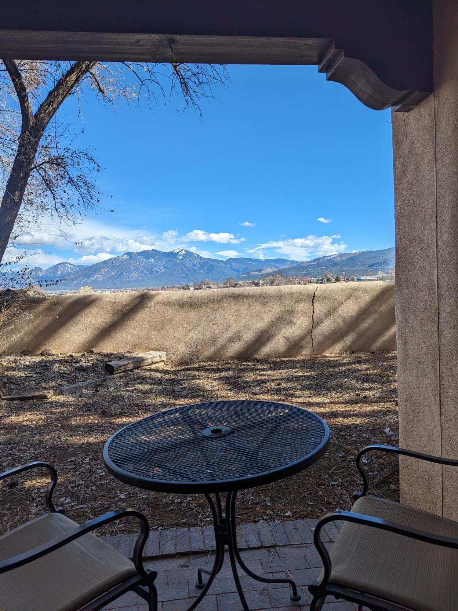 Sagebrush Inn & Suites Taos Exterior photo