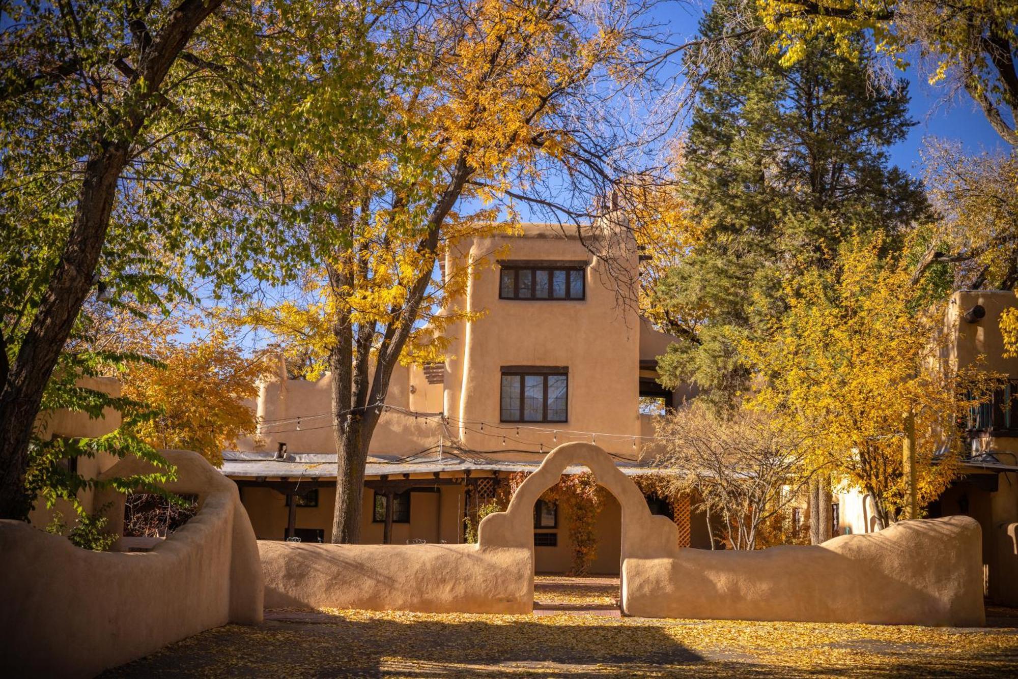 Sagebrush Inn & Suites Taos Exterior photo